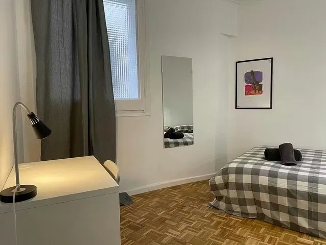 Küche; küchengeräte, fliesenboden, tageslicht, moderner stil