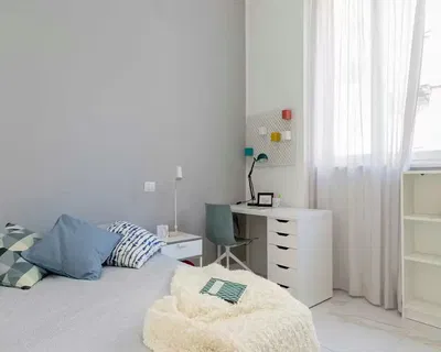 Küche; küchengeräte, holzboden, tageslicht, moderner stil