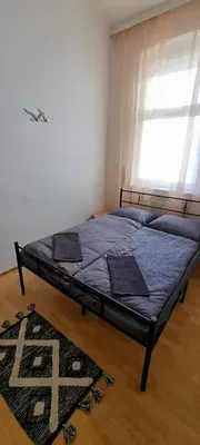 Küche; küchengeräte, holzboden, tageslicht, moderner stil