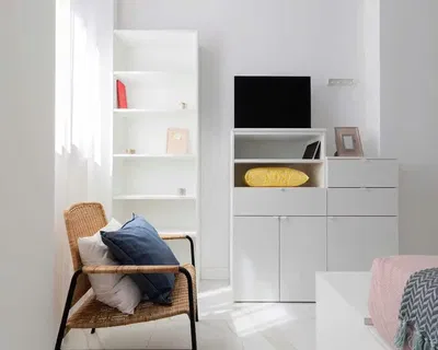 Дневна соба; дрвени под, природно светло, модерни стил