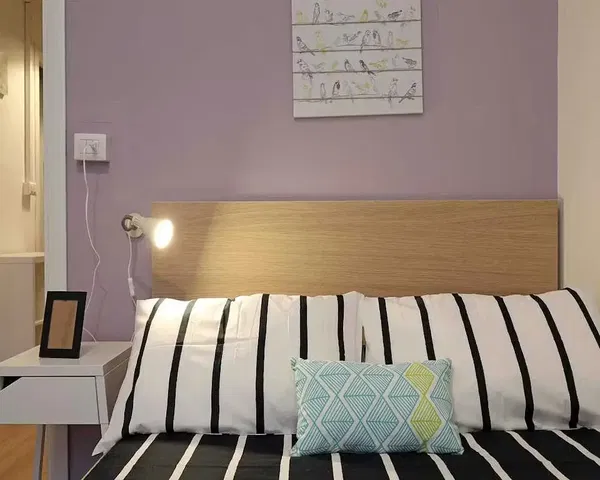 Cuisine; électroménager, parquet, lumière naturelle, style moderne