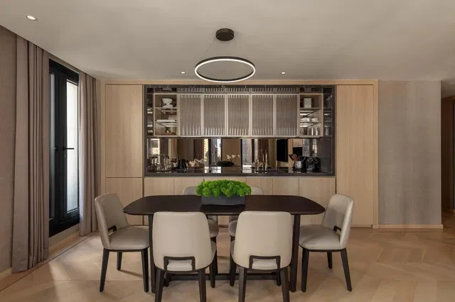 Living room; wood floor, natural light, modern style