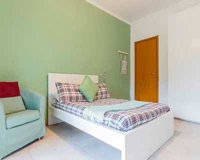 Küche; küchengeräte, holzboden, tageslicht, moderner stil