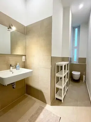 Salon; podłoga drewniana, światło dzienne, styl nowoczesny