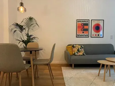 مطبخ; أجهزة المطبخ, أرضية خشبية, ضوء طبيعي, أسلوب عصري