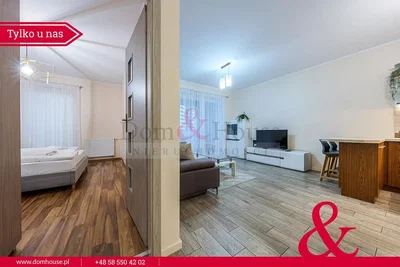 مطبخ; أجهزة المطبخ, أرضية خشبية, ضوء طبيعي, أسلوب عصري