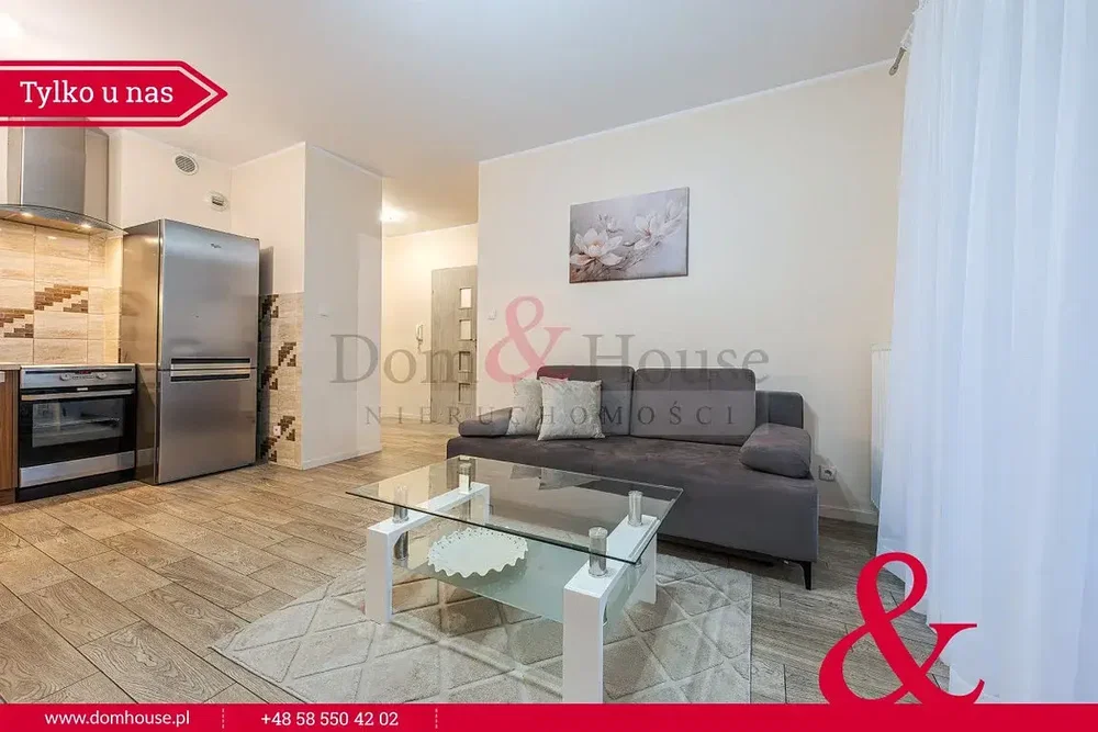 مطبخ; أجهزة المطبخ, أرضية خشبية, ضوء طبيعي, أسلوب عصري