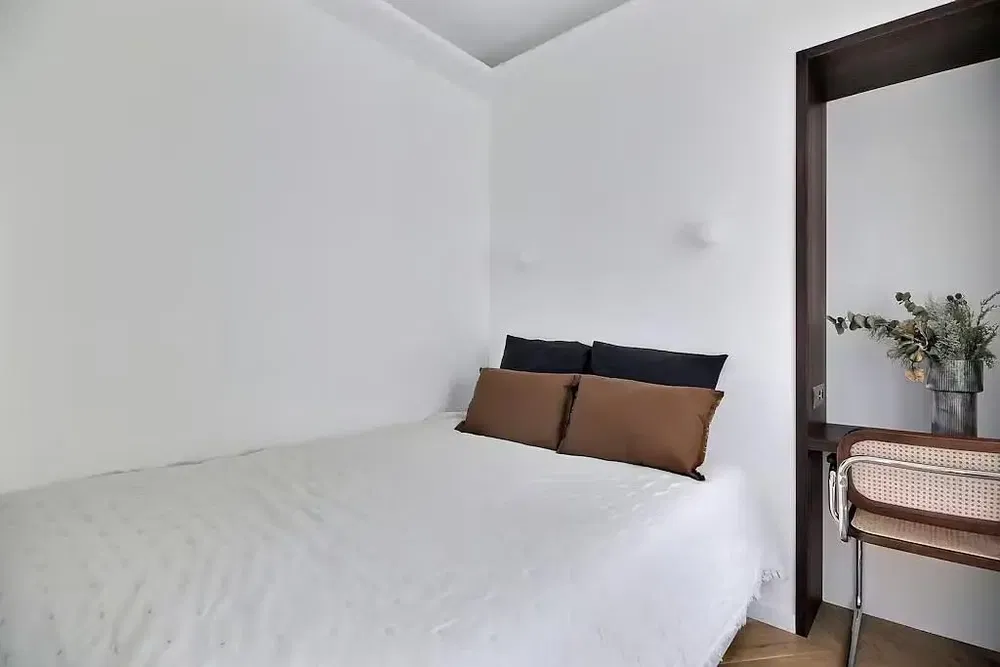 Dnevna soba; drveni pod, prirodno svjetlo, moderni stil