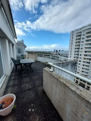 Cuisine; électroménager, parquet, lumière naturelle, style moderne