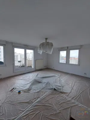 Mutfak; mutfak aletleri, ahşap zemin, doğal ışık, modern stil