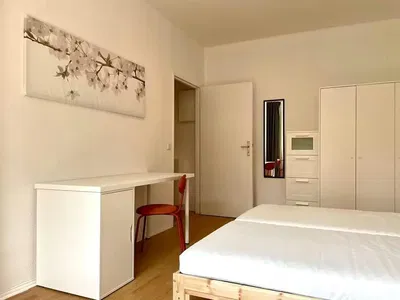 مطبخ; أجهزة المطبخ, أرضية خشبية, ضوء طبيعي, أسلوب عصري