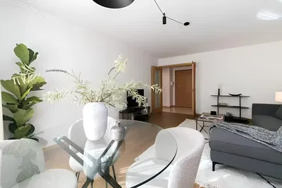 Cuisine; électroménager, parquet, lumière naturelle, style moderne