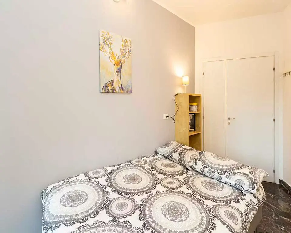 Wohnzimmer; holzboden, tageslicht, moderner stil