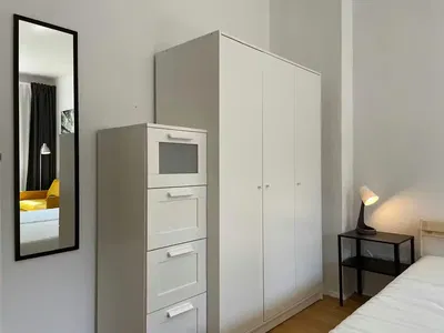 مطبخ; أجهزة المطبخ, أرضية خشبية, ضوء طبيعي, أسلوب عصري