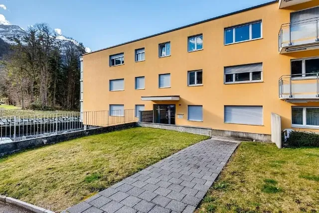 Küche; küchengeräte, holzboden, tageslicht, moderner stil