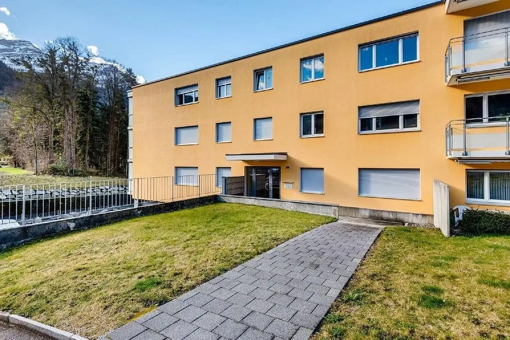 Küche; küchengeräte, holzboden, tageslicht, moderner stil