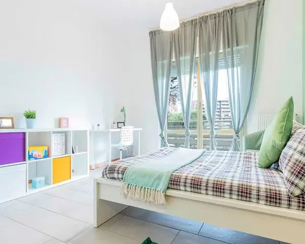 Cuisine; électroménager, parquet, lumière naturelle, style moderne