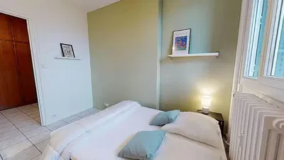 Küche; küchengeräte, holzboden, tageslicht, moderner stil