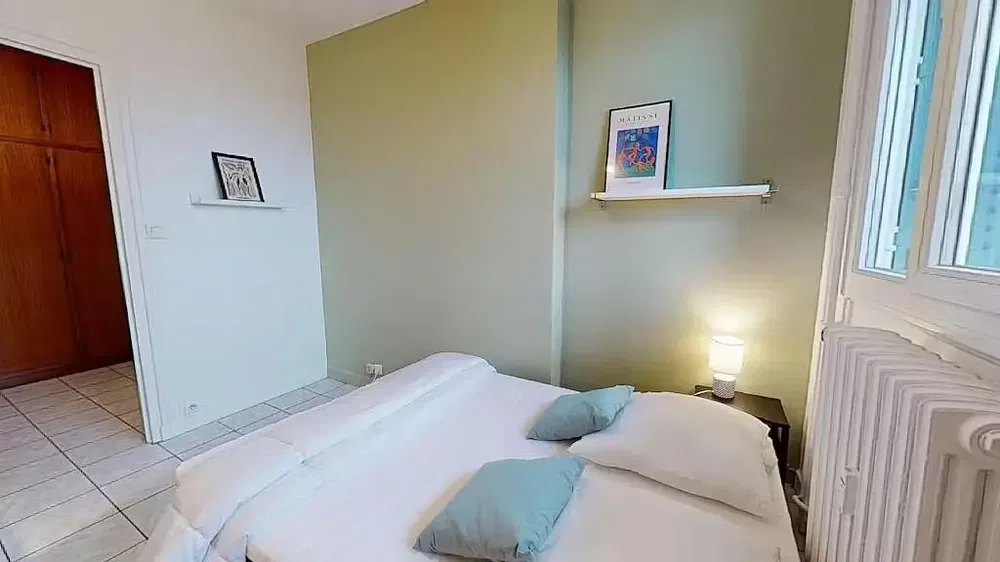 Cuisine; électroménager, parquet, lumière naturelle, style moderne