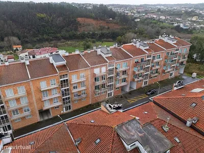 Küche; küchengeräte, holzboden, tageslicht, moderner stil