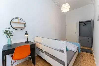 Cocina; electrodomésticos, suelo de madera, luz natural, estilo moderno