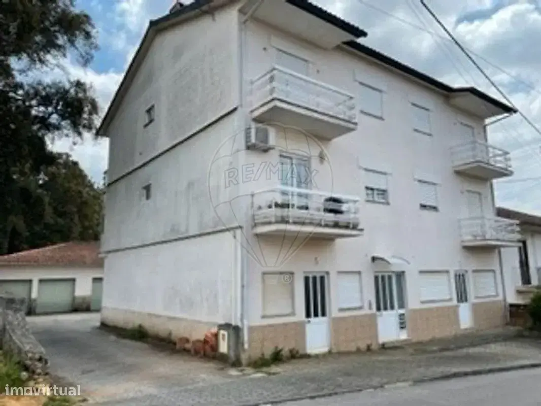 Küche; küchengeräte, fliesenboden, tageslicht, moderner stil