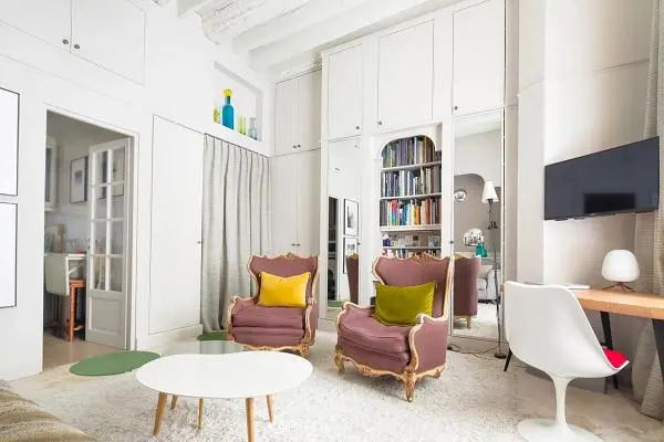 Cuisine; électroménager, parquet, lumière naturelle, style moderne