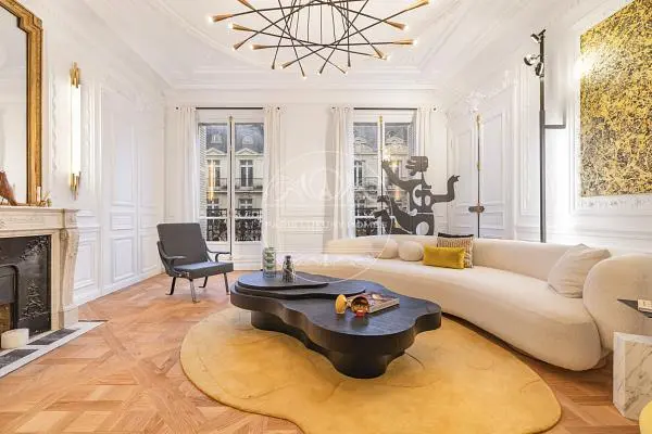 Salon; parquet, lumière naturelle, style moderne