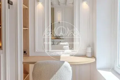 Living room; wood floor, natural light, modern style