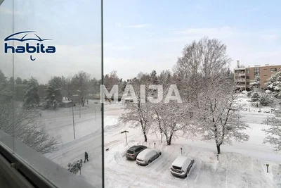 Кухиња; кухињски апарати, дрвени под, природно светло, модерни стил