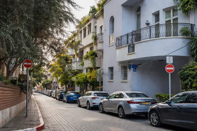 Cuisine; électroménager, parquet, lumière naturelle, style moderne