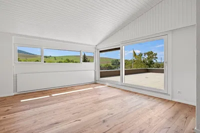 Küche; küchengeräte, holzboden, tageslicht, moderner stil