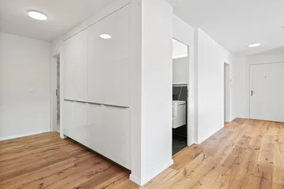 Küche; küchengeräte, holzboden, tageslicht, moderner stil