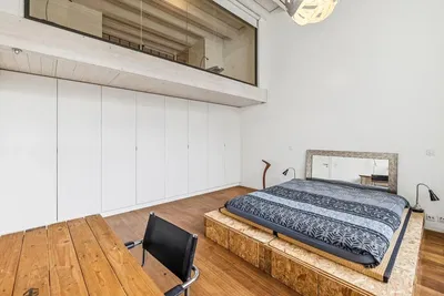 Cuisine; électroménager, parquet, lumière naturelle, style moderne