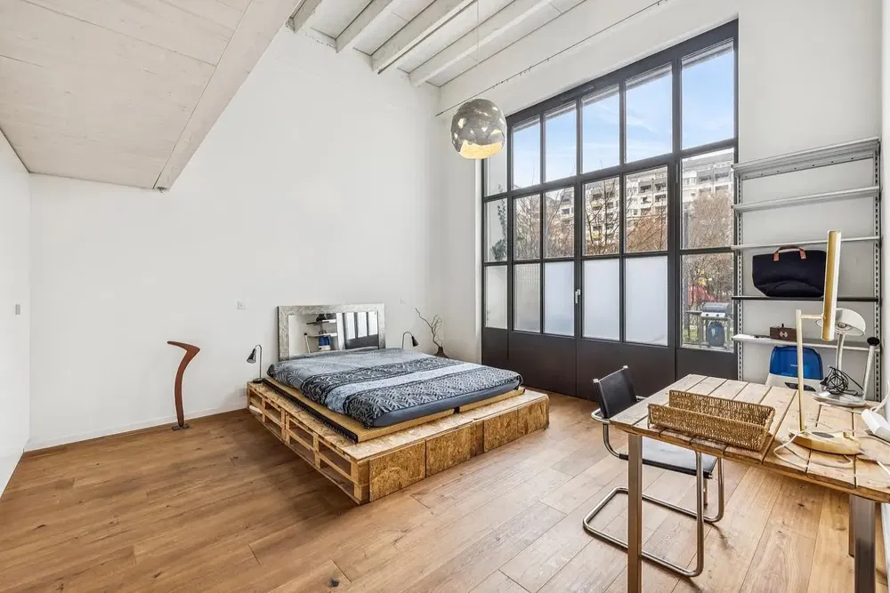 Cuisine; électroménager, parquet, lumière naturelle, style moderne