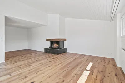 Küche; küchengeräte, holzboden, tageslicht, moderner stil