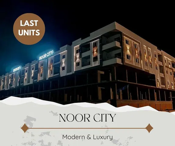 Mutfak; mutfak aletleri, ahşap zemin, doğal ışık, modern stil