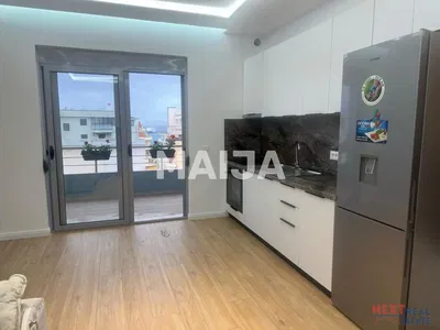 Cuisine; électroménager, parquet, lumière naturelle, style moderne