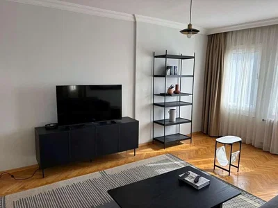 Cuisine; électroménager, parquet, lumière naturelle, style moderne