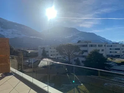 Wohnzimmer; holzboden, tageslicht, moderner stil