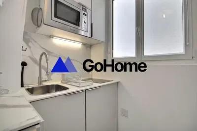 Dnevni boravak; drveni pod, prirodna svjetlost, moderan stil