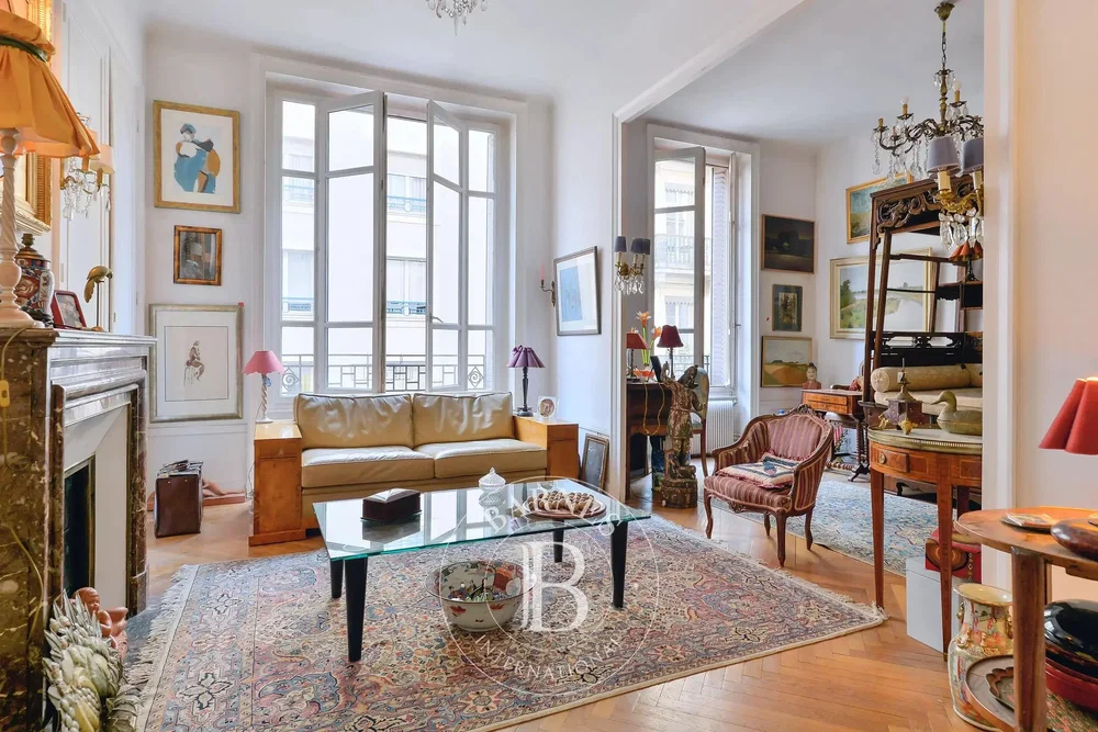 مطبخ; أجهزة المطبخ, أرضية خشبية, ضوء طبيعي, أسلوب عصري