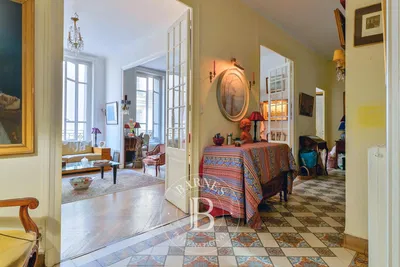 Cocina; electrodomésticos, suelo de madera, luz natural, estilo moderno