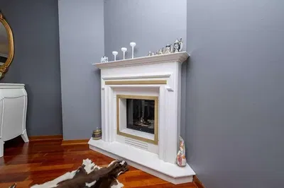 Kuchnia; sprzęt kuchenny, podłoga drewniana, światło dzienne, styl nowoczesny