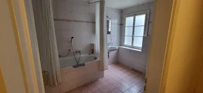 Küche; küchengeräte, holzboden, tageslicht, moderner stil