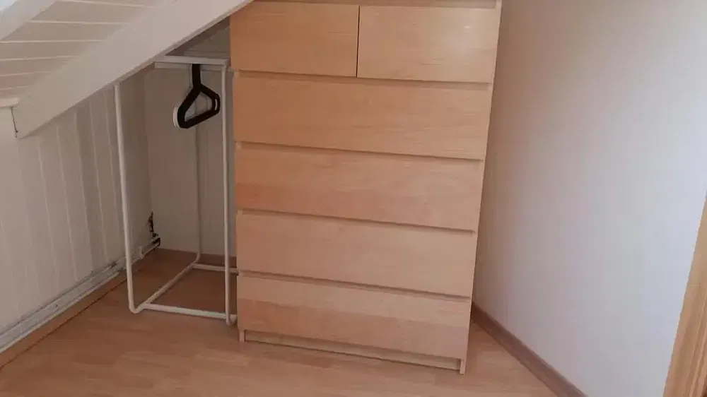 Cuisine; électroménager, parquet, lumière naturelle, style moderne