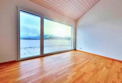 Küche; küchengeräte, holzboden, tageslicht, moderner stil