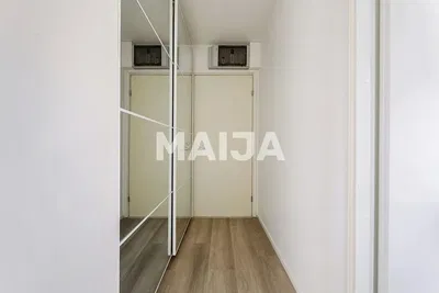 Cuisine; électroménager, parquet, lumière naturelle, style moderne