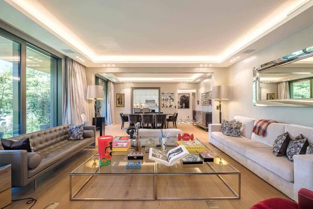 Küche; küchengeräte, holzboden, tageslicht, moderner stil