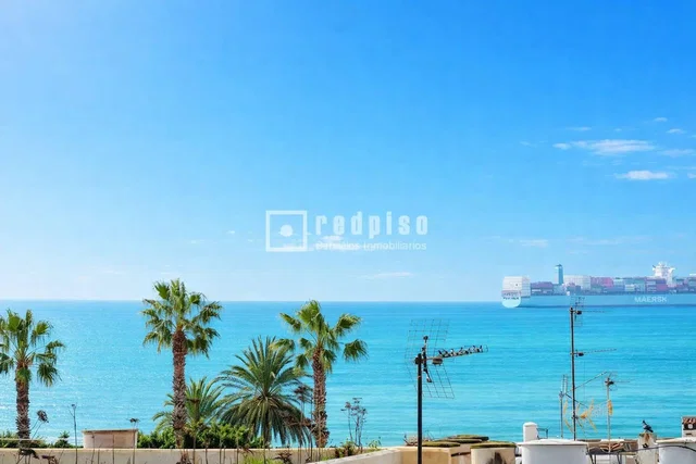 Kuchnia; sprzęt kuchenny, podłoga drewniana, światło dzienne, styl nowoczesny